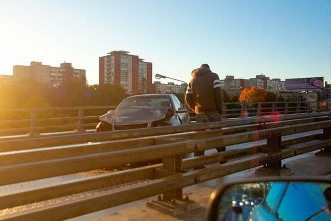 Vilniaus gatvėse dėl plikledžio fiksuotos 43 avarijos (dar papildyta)