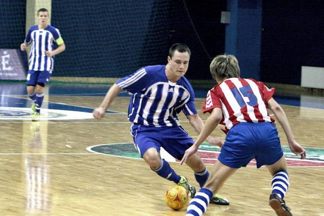 Salės futbolas: pirmoji „Nauticos“ pergalė