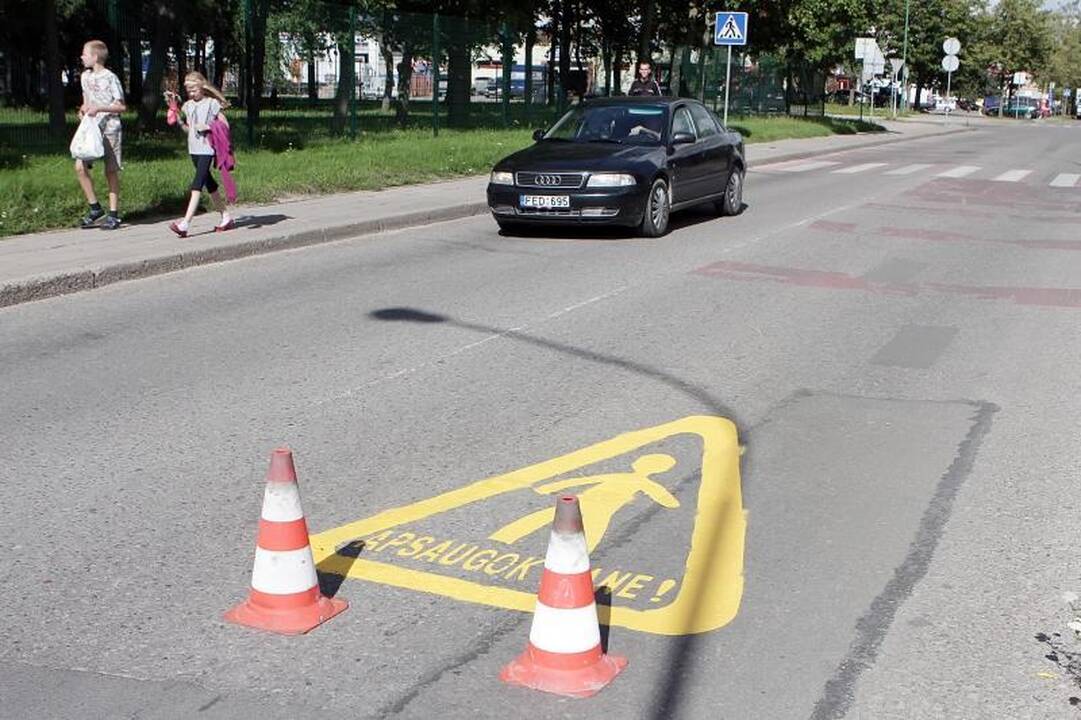Klaipėdos vairuotojų ir vaikų budrumą gatvėse skatins lipdukai