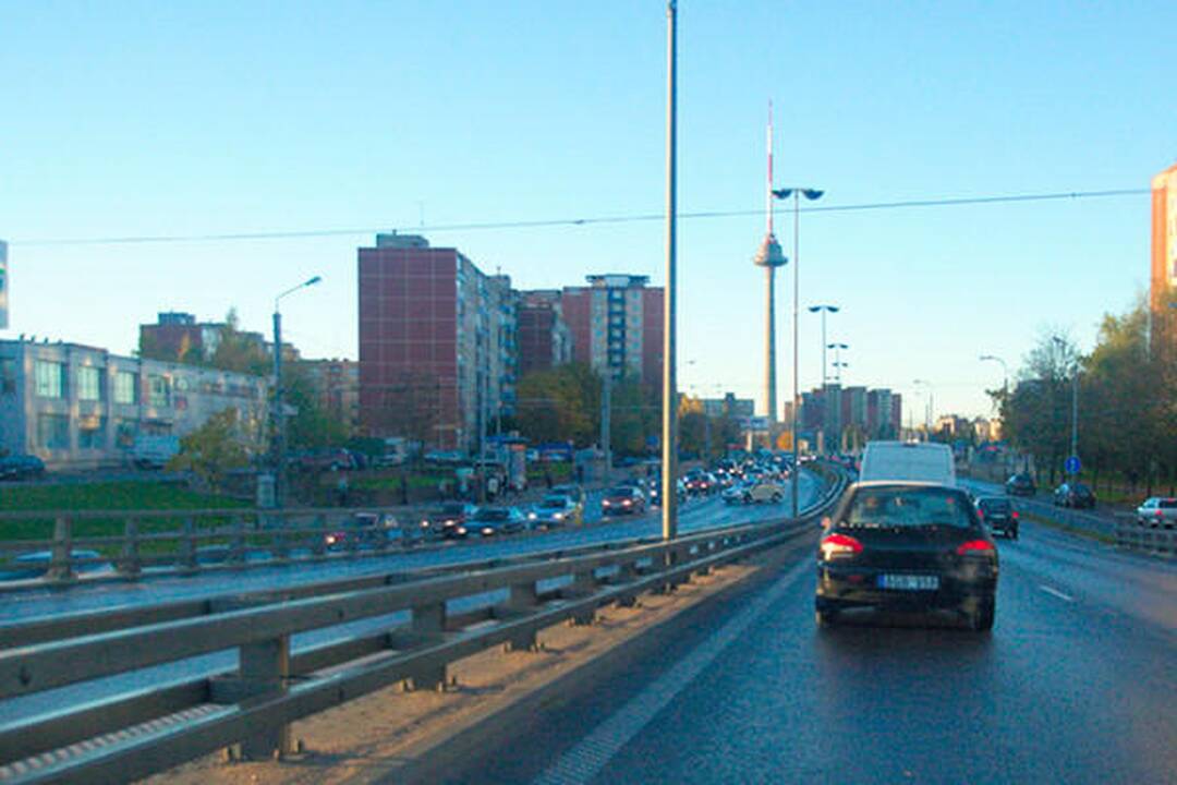 Vilniaus gatvėse dėl plikledžio fiksuotos 43 avarijos (dar papildyta)
