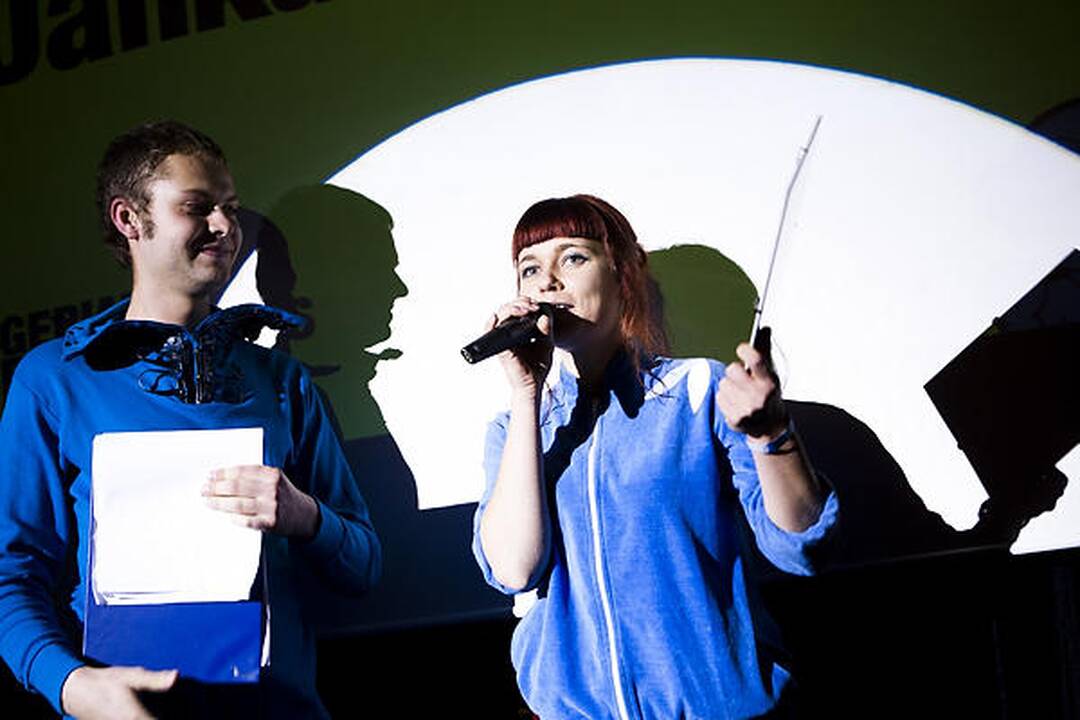 "Pravdos naujokuose" - elektrinis pandų garso užtaisas