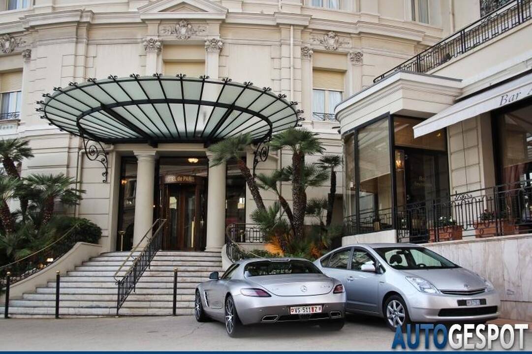 Nauja superautomobilių tendencija – tik matiniai atspalviai