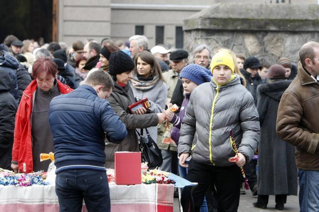 Klaipėdiečiai pirmąją šv. Velykų dieną užtvindė bažnyčias