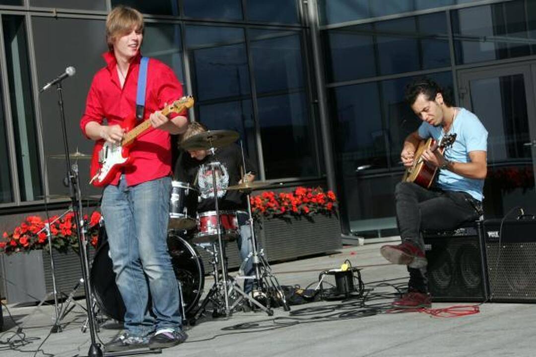 Ekstremalai šoko su virve iš 125 m aukščio
