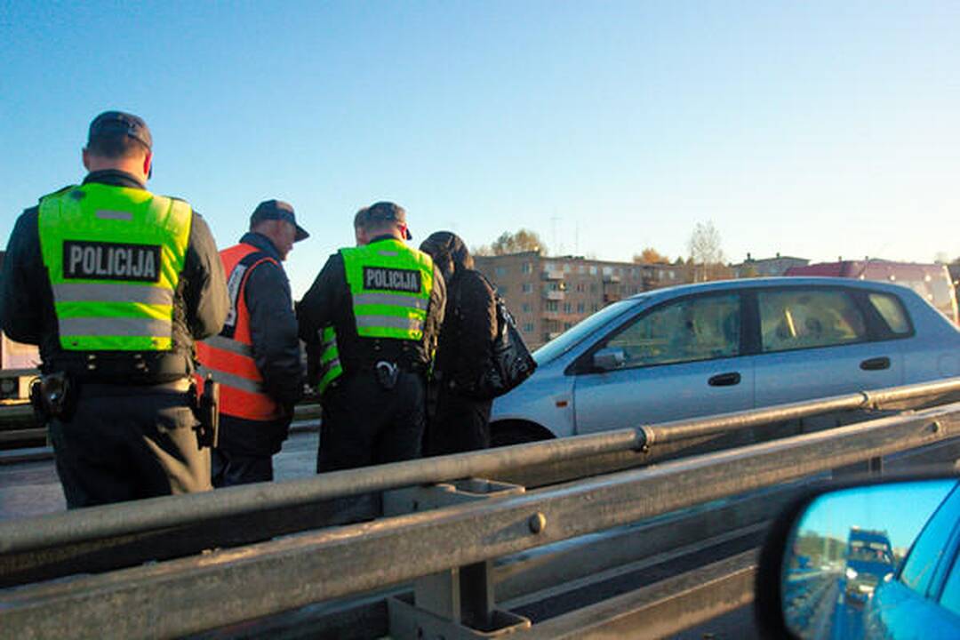 Vilniaus gatvėse dėl plikledžio fiksuotos 43 avarijos (dar papildyta)