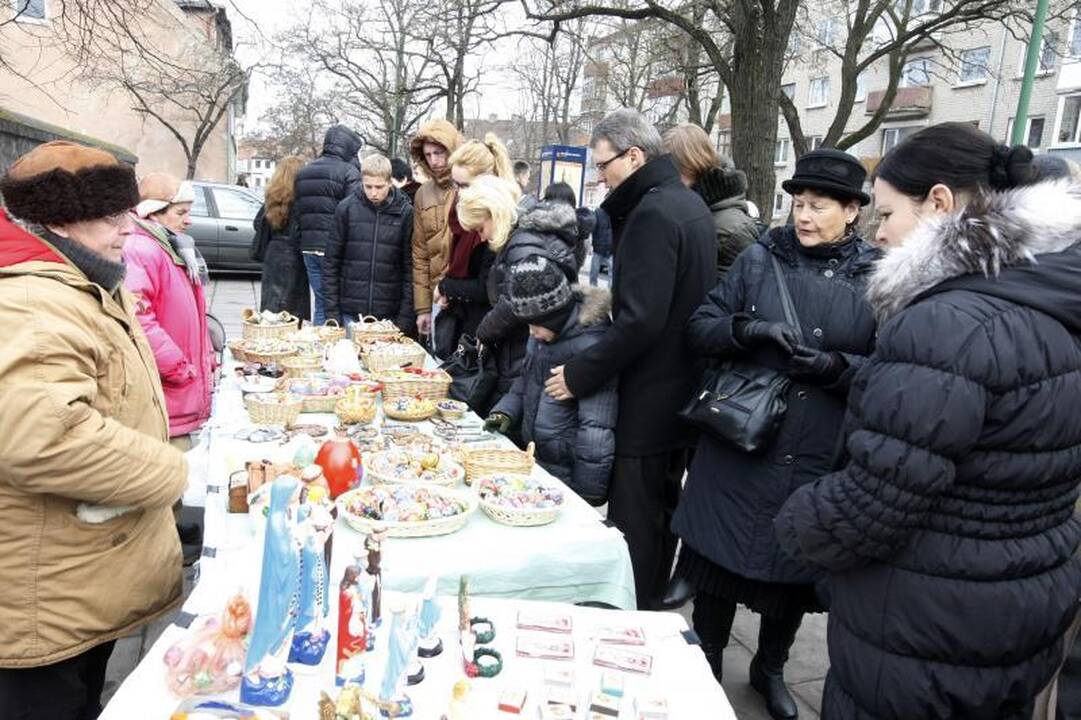 Klaipėdiečiai pirmąją šv. Velykų dieną užtvindė bažnyčias