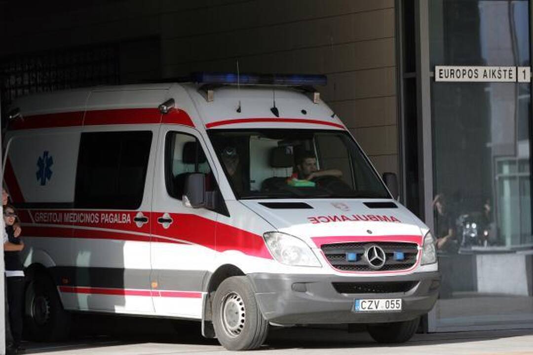 Ekstremalai šoko su virve iš 125 m aukščio