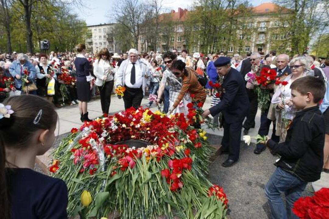 Pergalės diena Klaipėdoje: gėlės ir padėkos veteranams