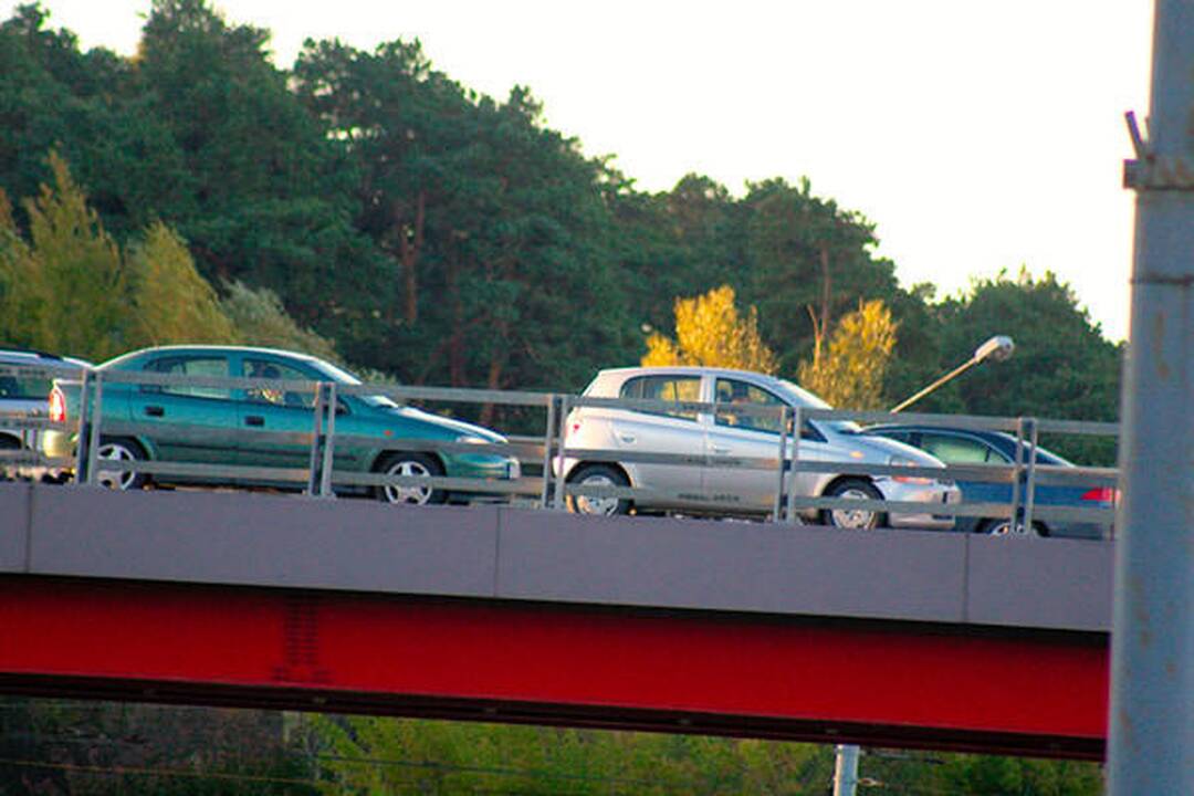 Vilniaus gatvėse dėl plikledžio fiksuotos 43 avarijos (dar papildyta)