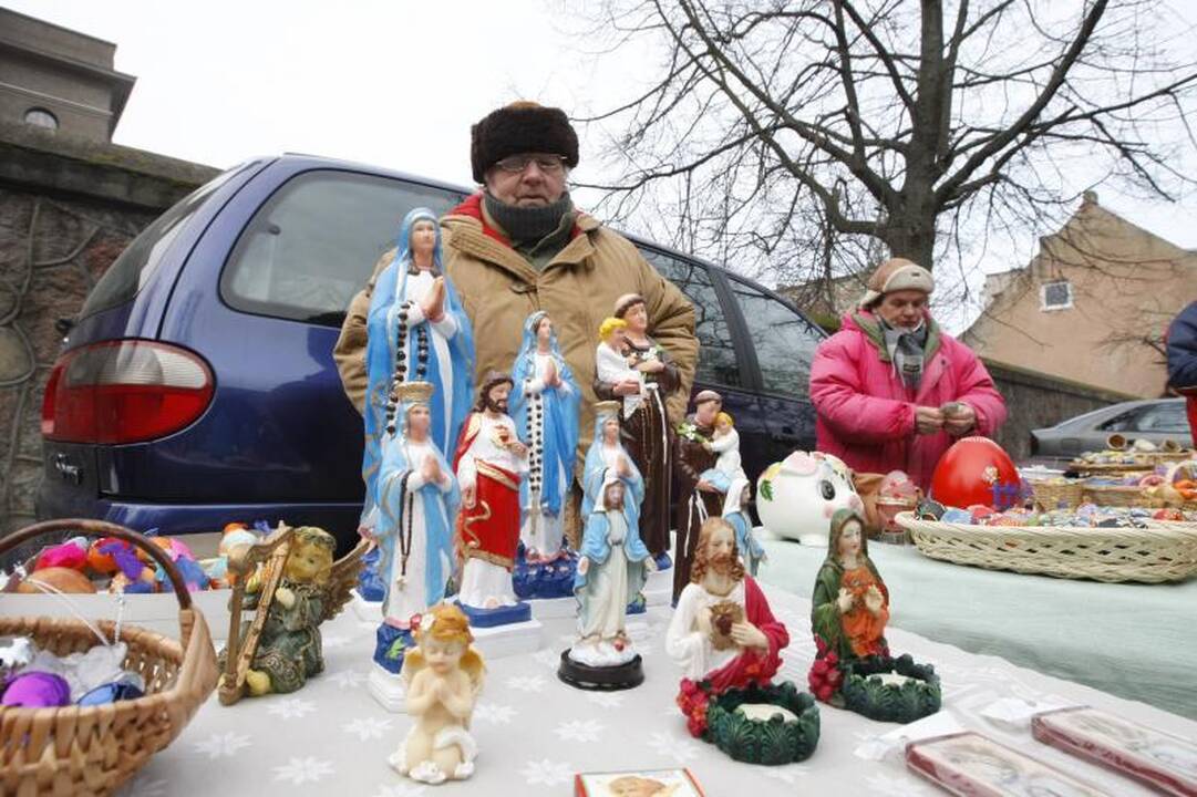 Klaipėdiečiai pirmąją šv. Velykų dieną užtvindė bažnyčias