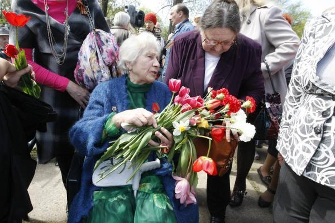 Pergalės diena Klaipėdoje: gėlės ir padėkos veteranams