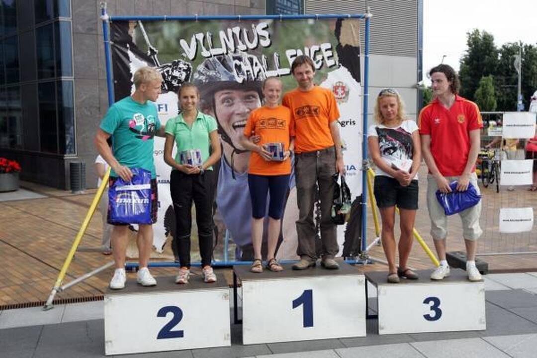 Ekstremalai šoko su virve iš 125 m aukščio