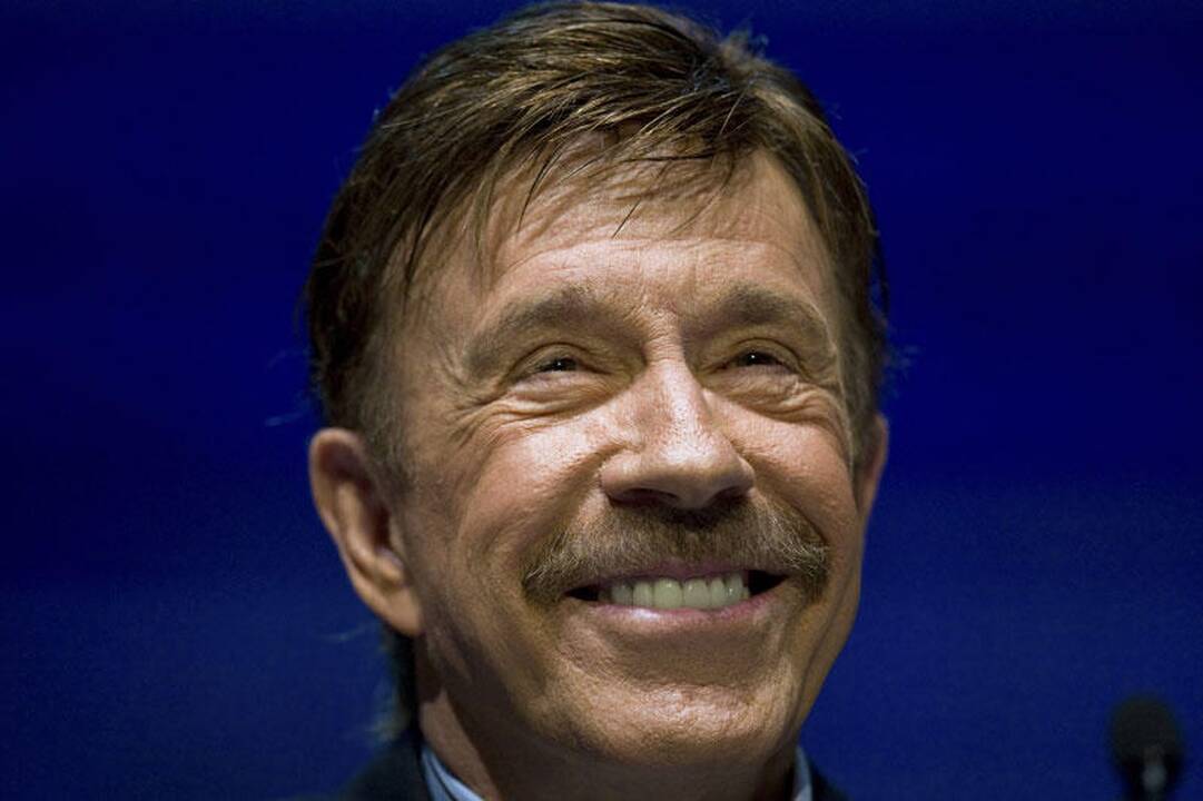 Chucko Norriso ultimatumas: arba jis, arba keiksmažodžiai