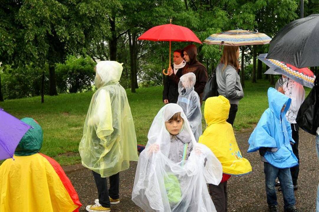 Lietus  ištvermingiausiems vaikams    šventės    nesugadino