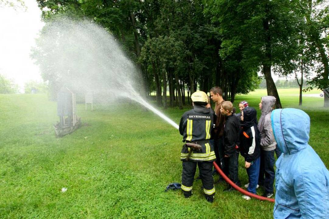 Lietus  ištvermingiausiems vaikams    šventės    nesugadino