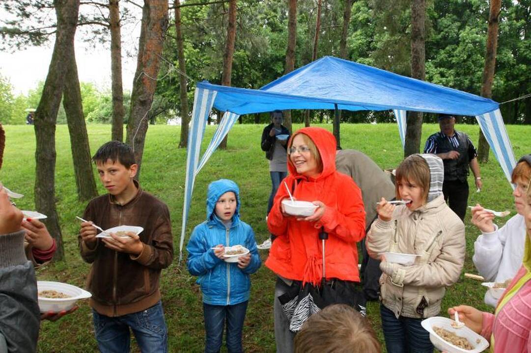 Lietus  ištvermingiausiems vaikams    šventės    nesugadino