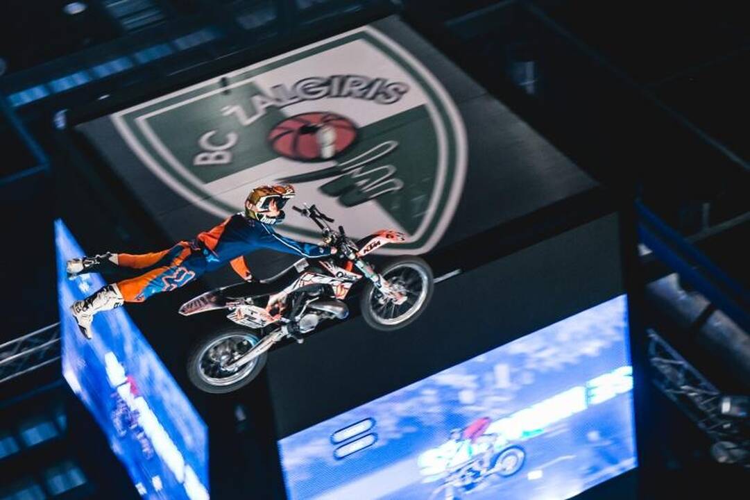 „Žalgirio“ arenoje – įspūdingi motociklininkų šuoliai 