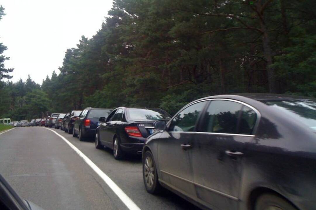 Prie Smiltynės perkėlos - automobilių spūstis