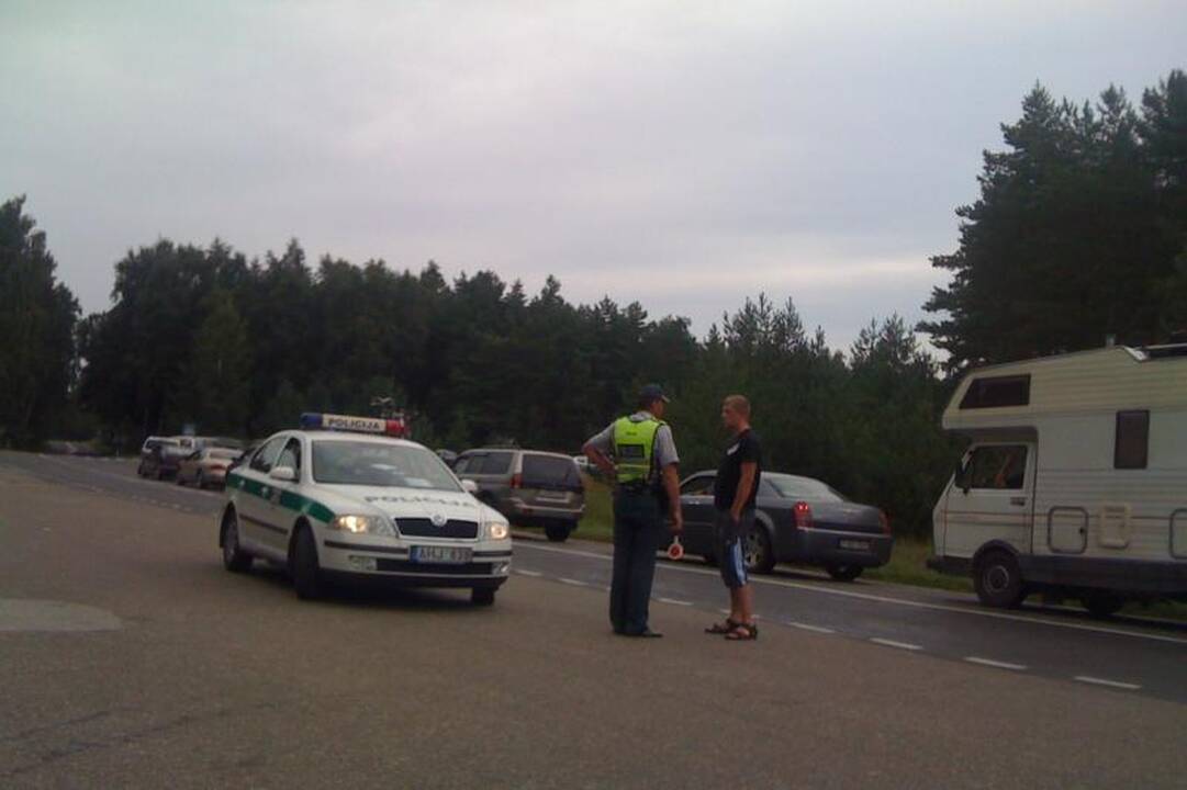 Prie Smiltynės perkėlos - automobilių spūstis
