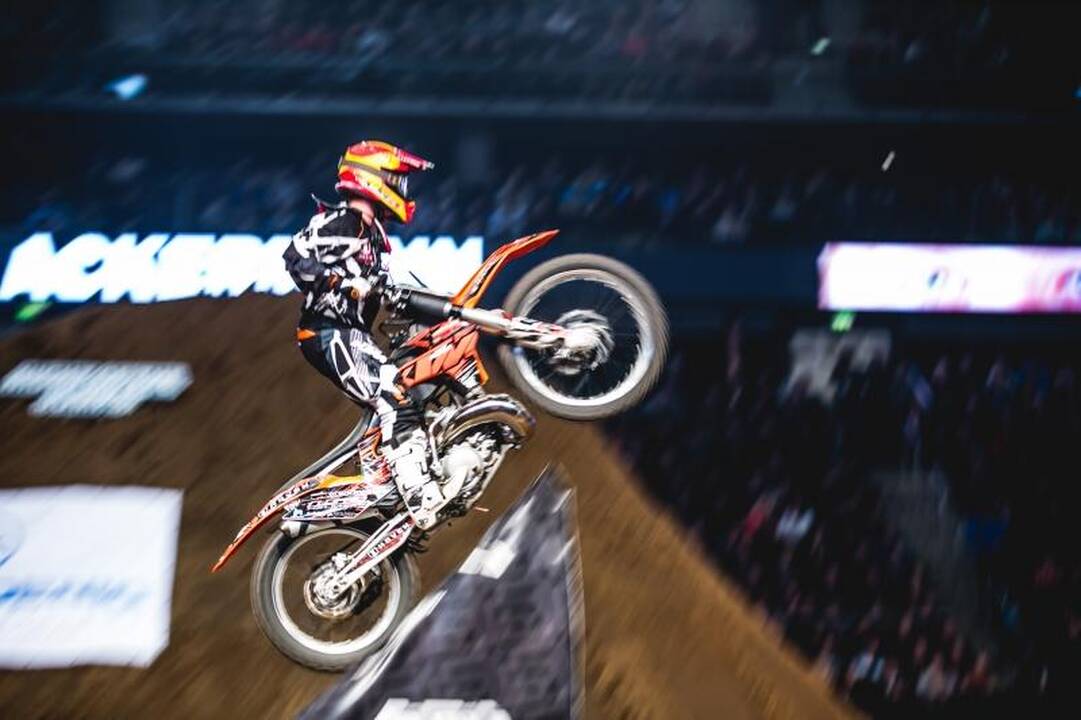 „Žalgirio“ arenoje – įspūdingi motociklininkų šuoliai 