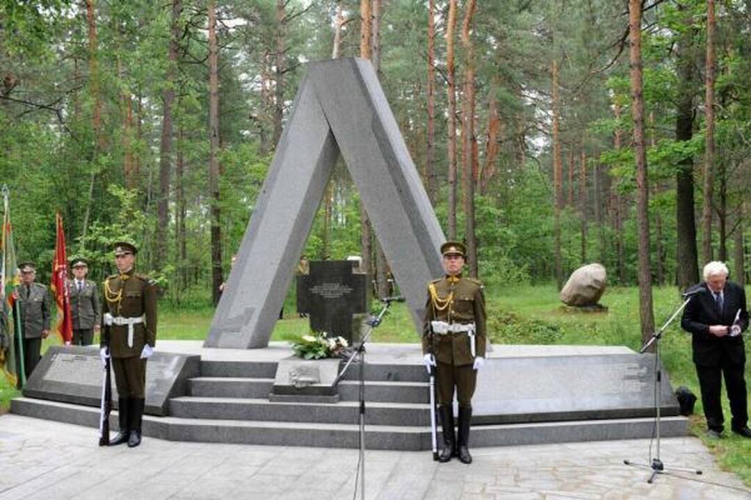 Panerių memoriale - Lietuvos vietinės rinktinės karių pagerbimo ceremonija
