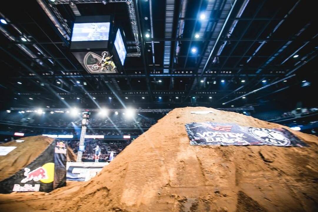 „Žalgirio“ arenoje – įspūdingi motociklininkų šuoliai 