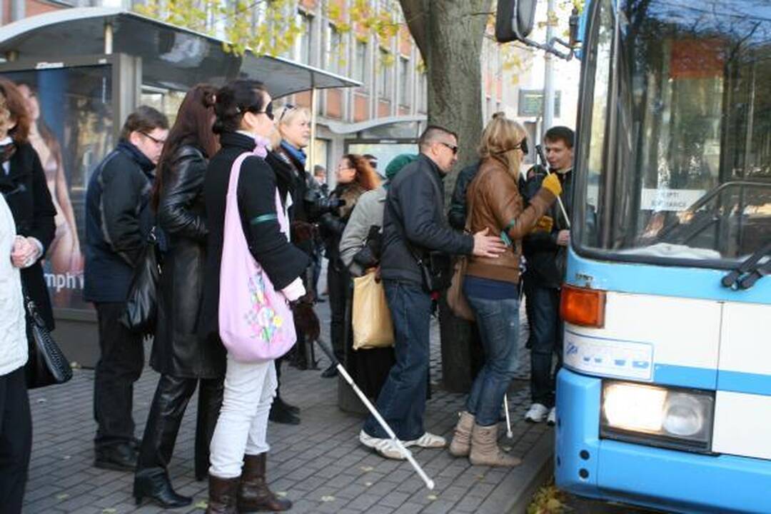 Akliesiems sunku keliauti po Klaipėdą autobusais