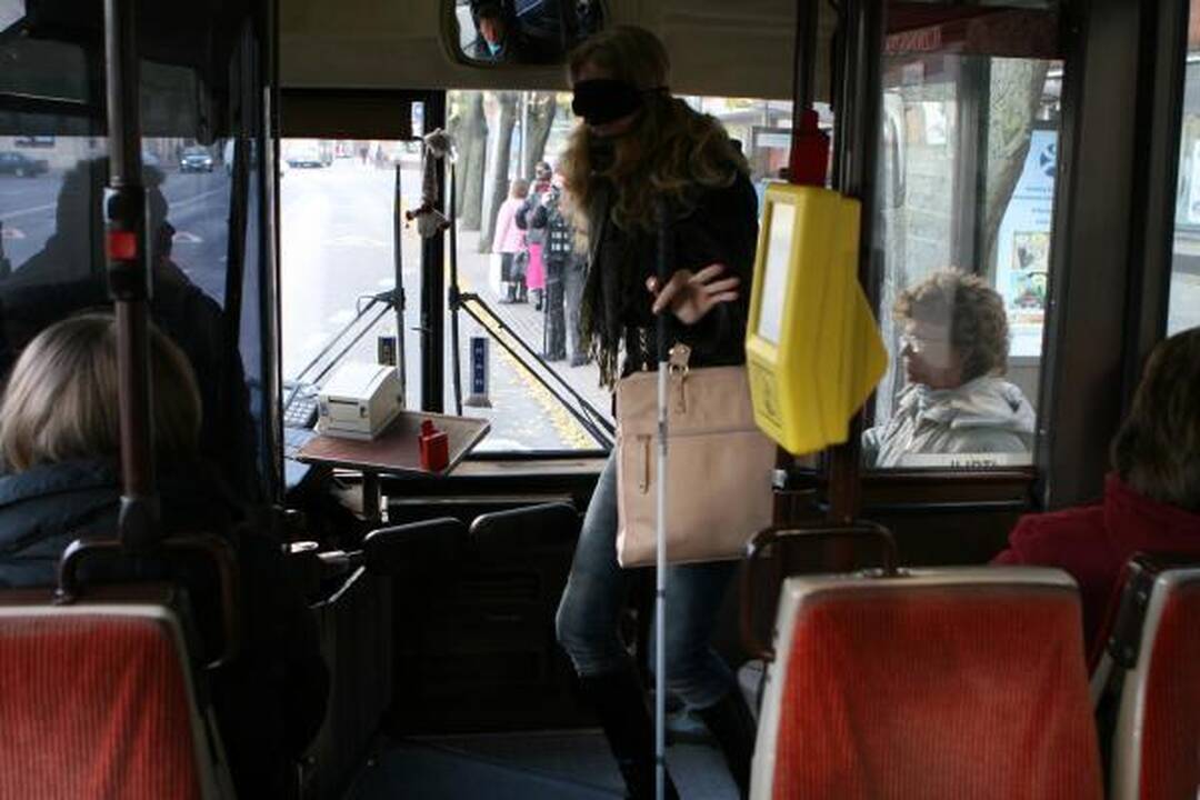 Akliesiems sunku keliauti po Klaipėdą autobusais