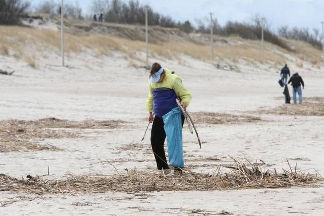 JAV kariai tvarkė Klaipėdos paplūdimius