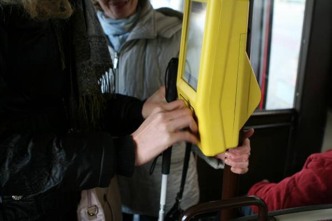 Akliesiems sunku keliauti po Klaipėdą autobusais