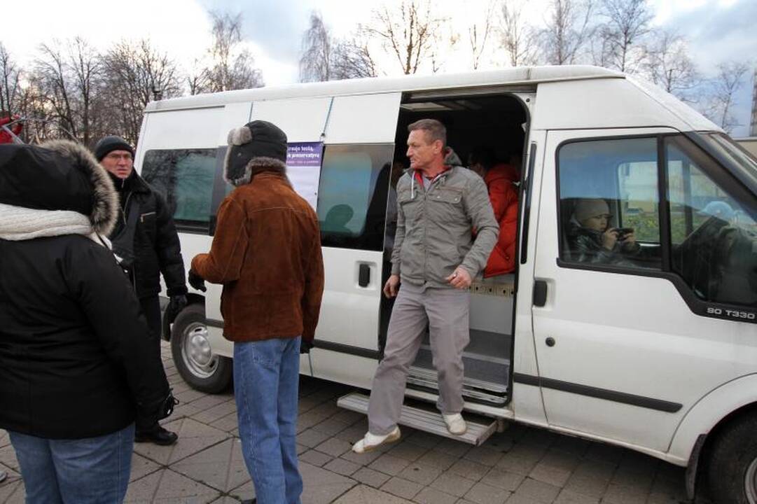 Serialo "Drąsos kaina" aktoriai savo drąsos koeficientą pasitikrino besikarstydami po medžius 