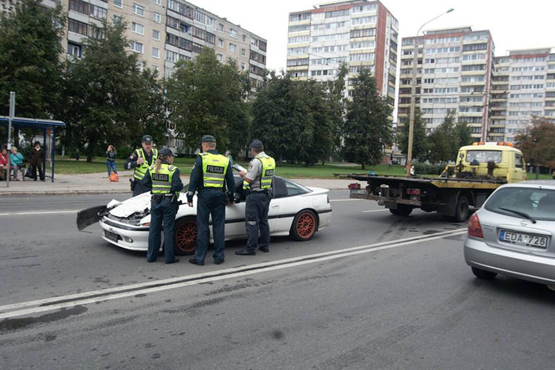 Vilniuje neblaivus jaunuolis sudaužė tris automobilius