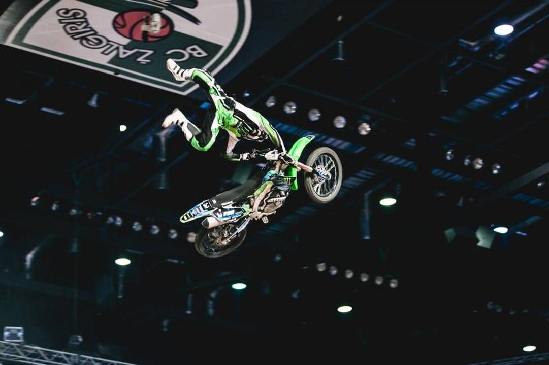 „Žalgirio“ arenoje – įspūdingi motociklininkų šuoliai 
