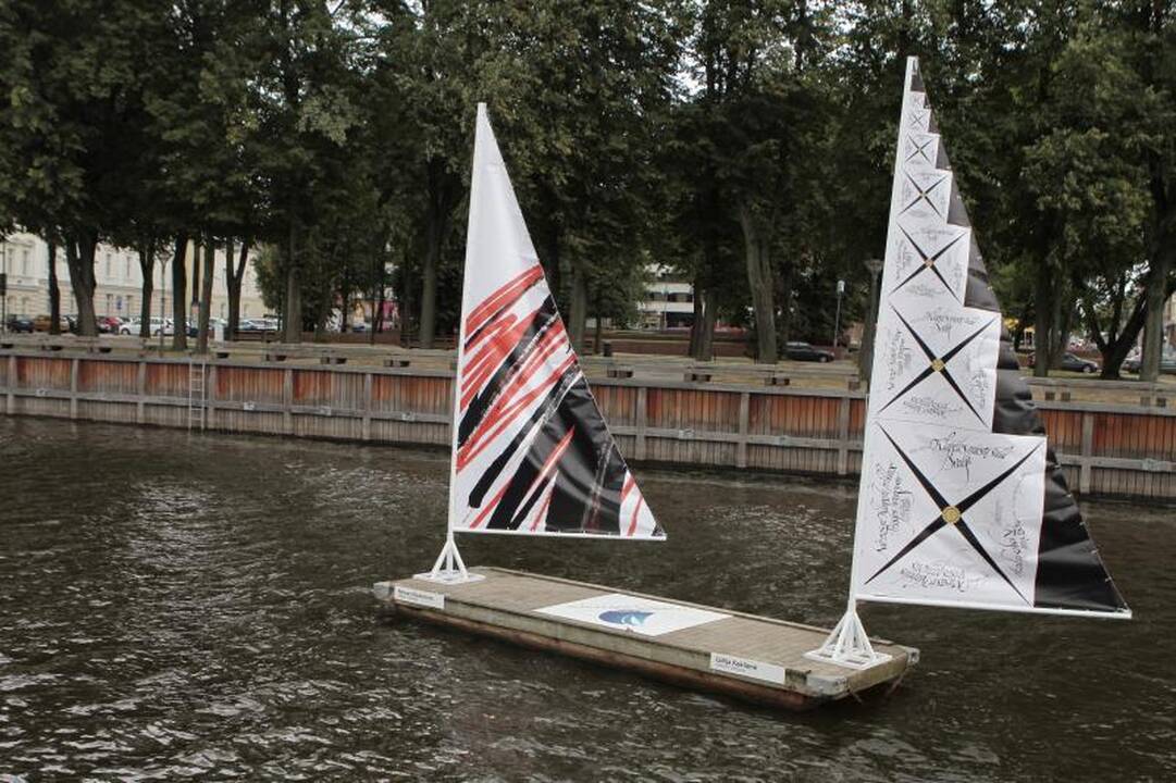Kaligrafijos menas Klaipėdoje supasi ant burių