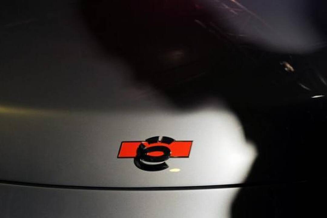 Naujasis "Ё-mobil" - Rusijos oligarcho neužsikuriantis šedevras?