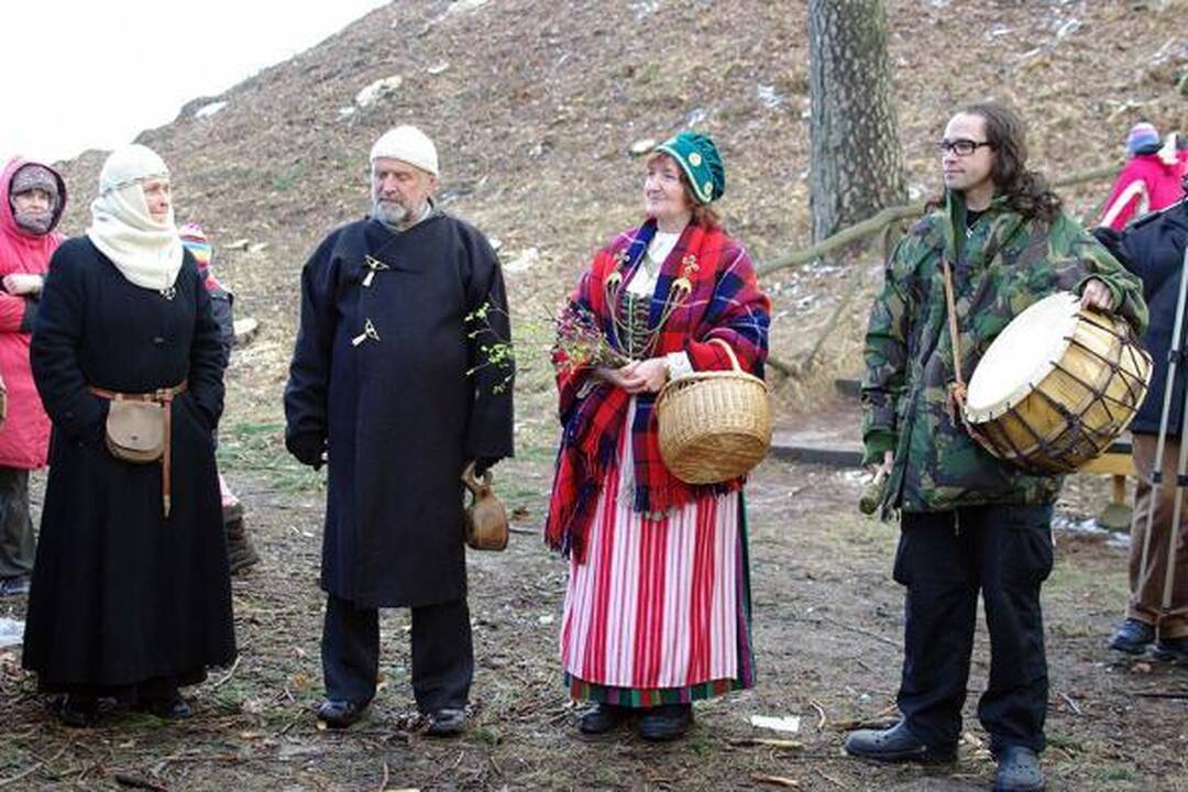 Lygiadienis ant Pūčkorių piliakalnio