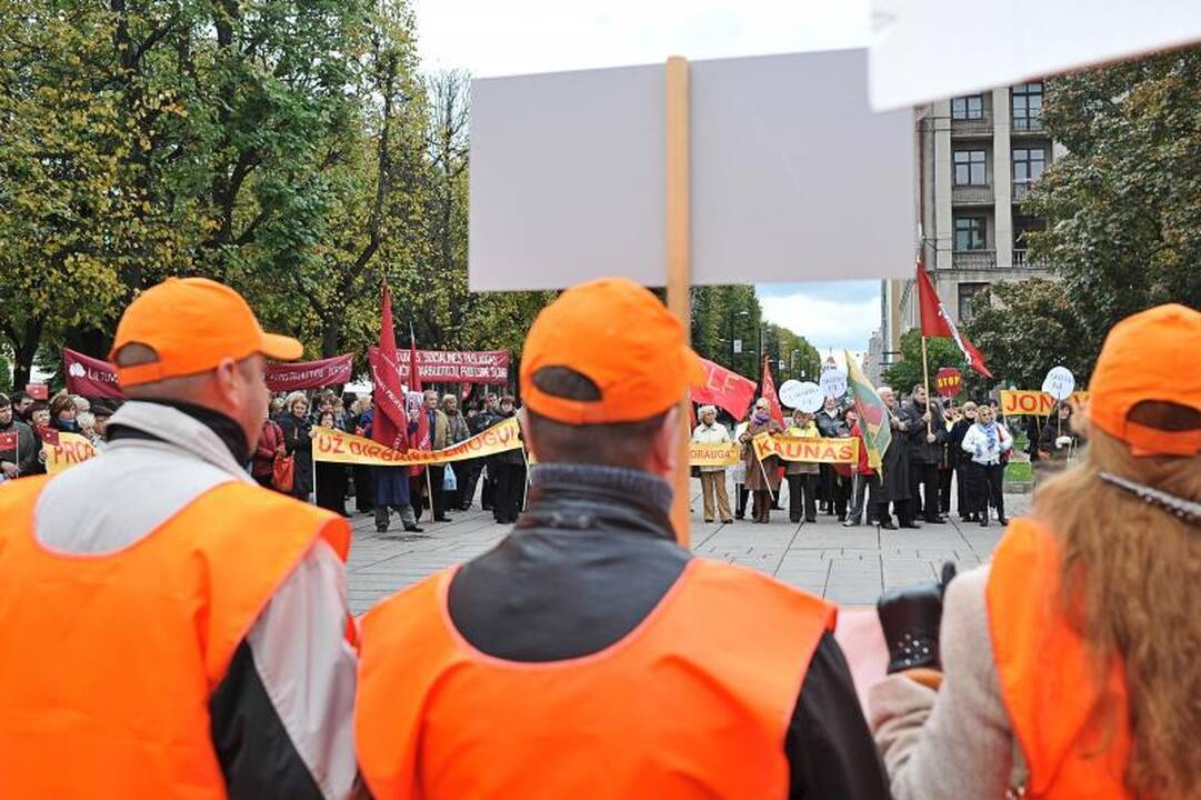 Prie Kauno savivaldybės – protestas prieš žmonių skurdinimą