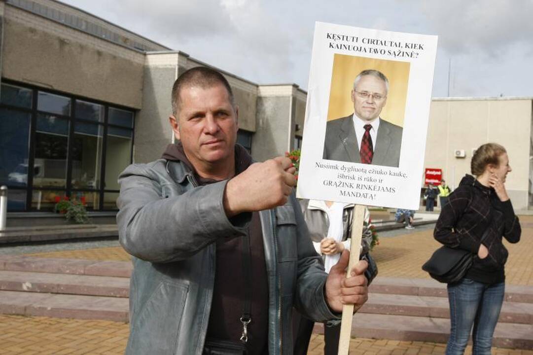 Prieš lemiamą posėdį – Klaipėdos rajono mero palaikymo piketas