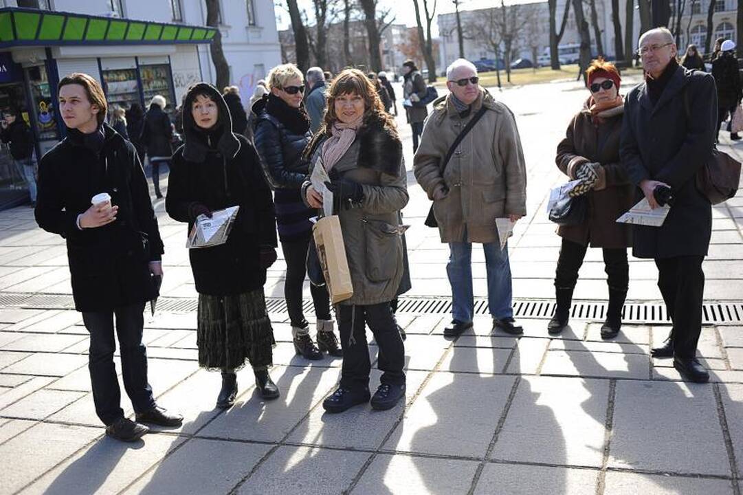 Protestuojantys menininkai šaipėsi iš valdžios