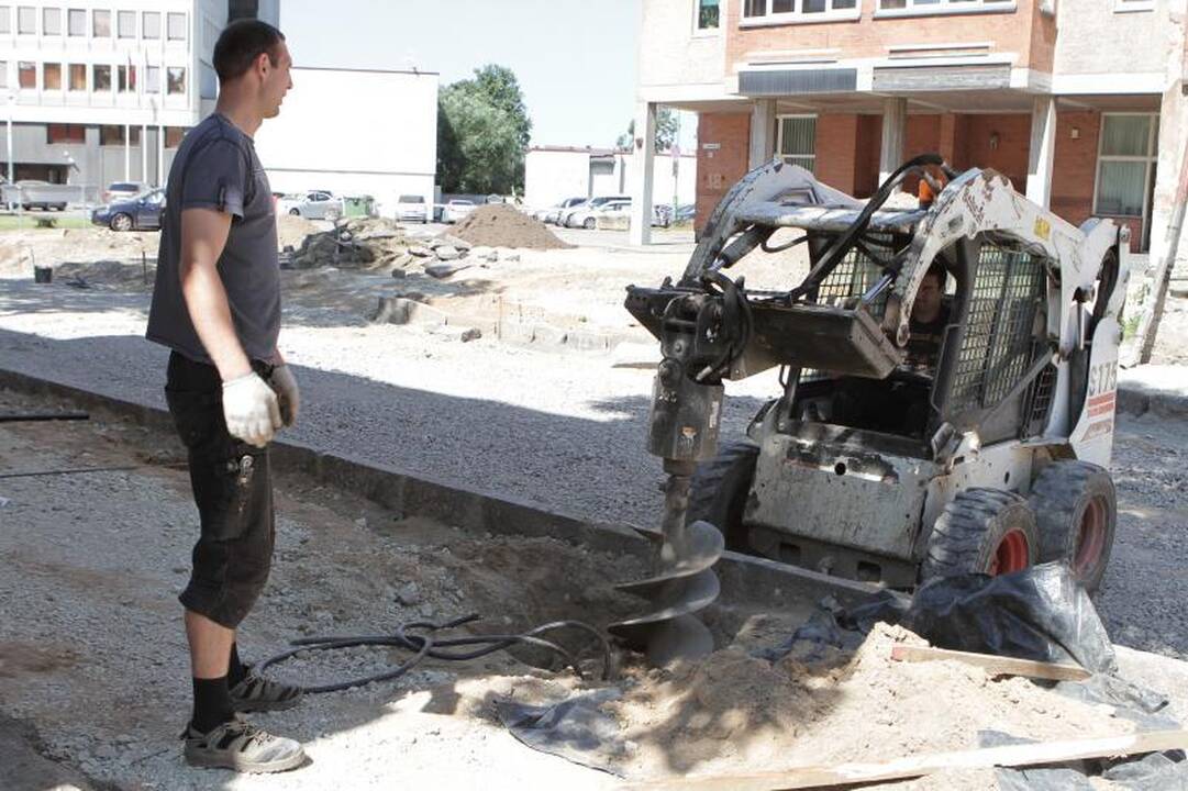 J.Janonio gatvėje pradėta kloti šaligatvius