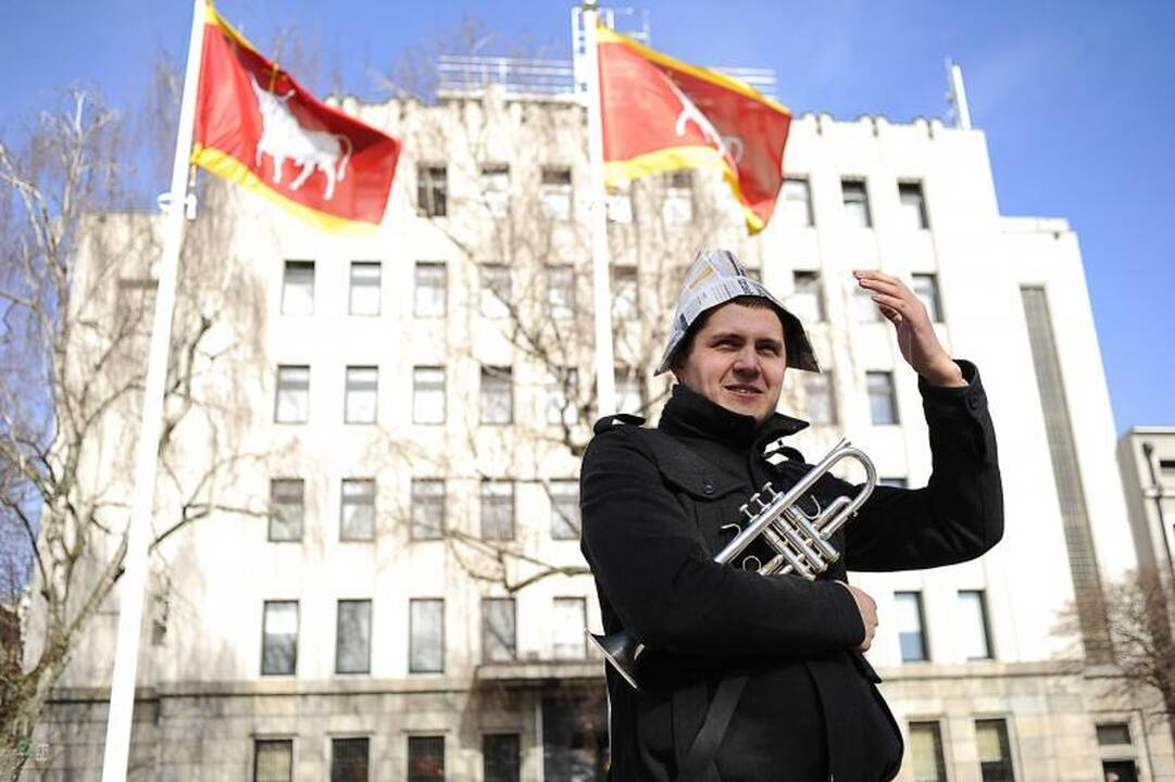 Protestuojantys menininkai šaipėsi iš valdžios