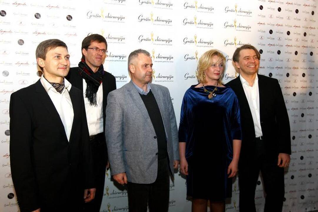 N. Bunkė protingos „žiniukės” įvaizdį kūrė užsidėjusi akinius
