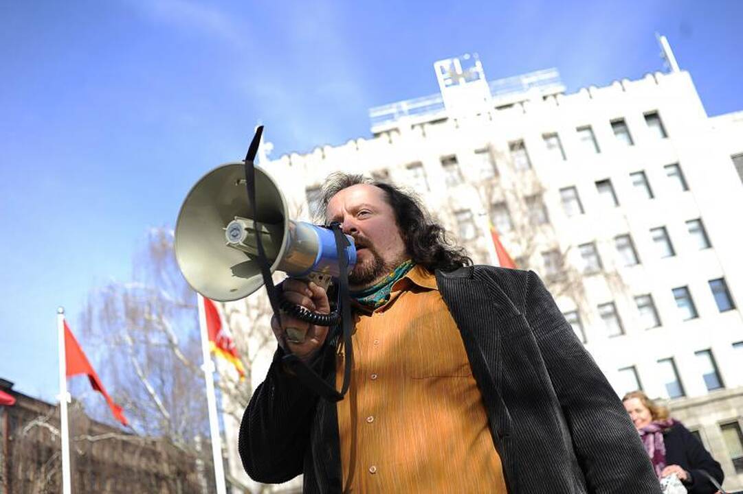 Protestuojantys menininkai šaipėsi iš valdžios