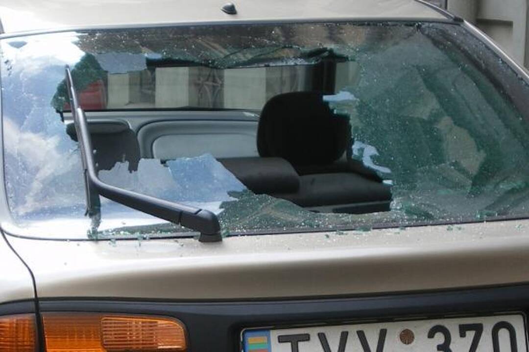 Išdaužtas automobilio langas