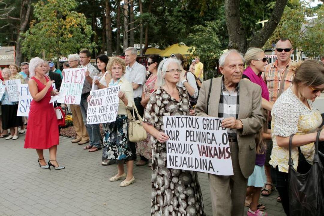 Žmonės protestavo prieš olandų atrakcionus (papildyta)