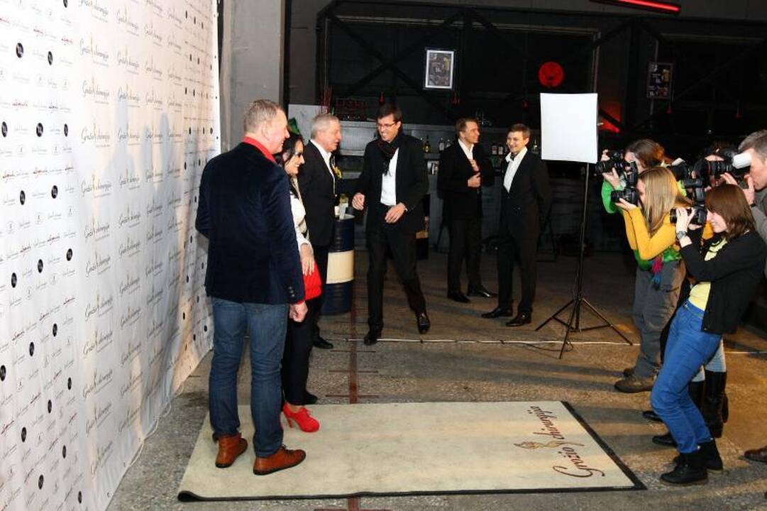 N. Bunkė protingos „žiniukės” įvaizdį kūrė užsidėjusi akinius