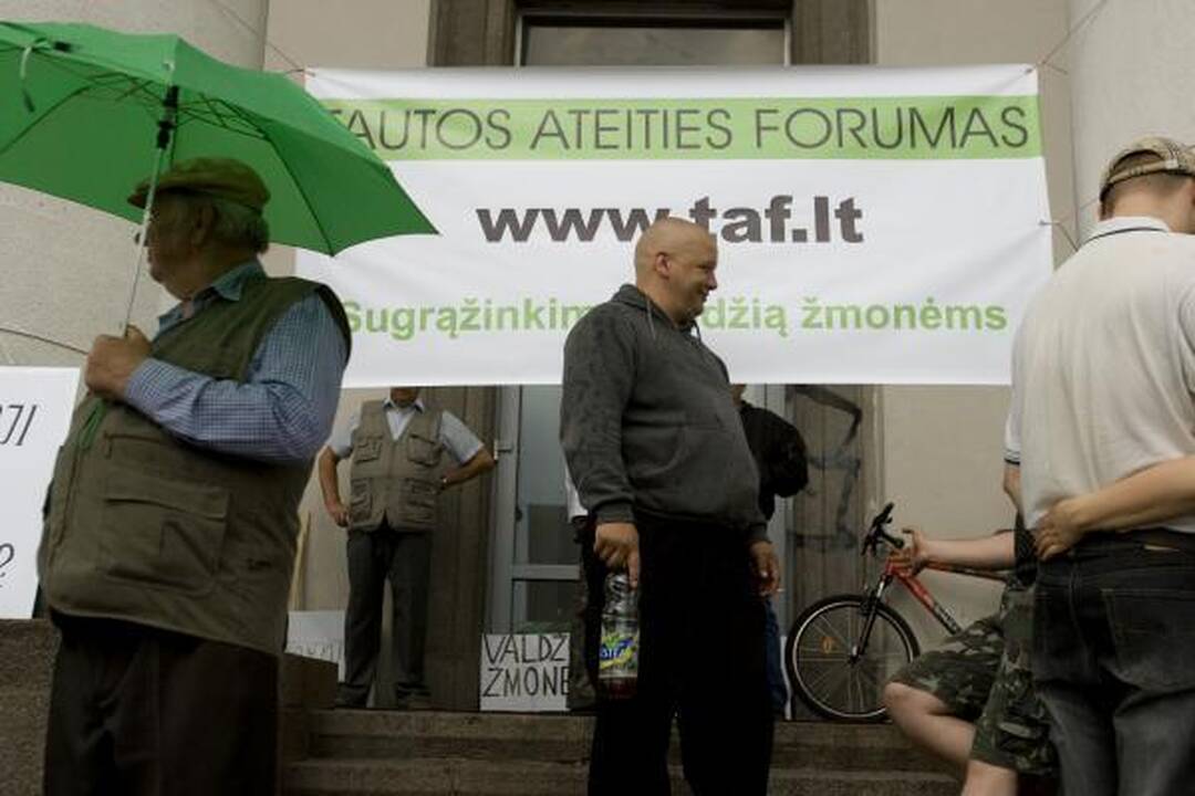 TAF mitinge raginimai sodinti prokurorus