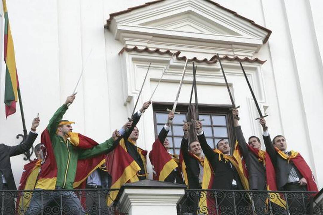 Lietuvos rinktinės krepšininkus Kaune sutiko tūkstantinė minia (papildyta)