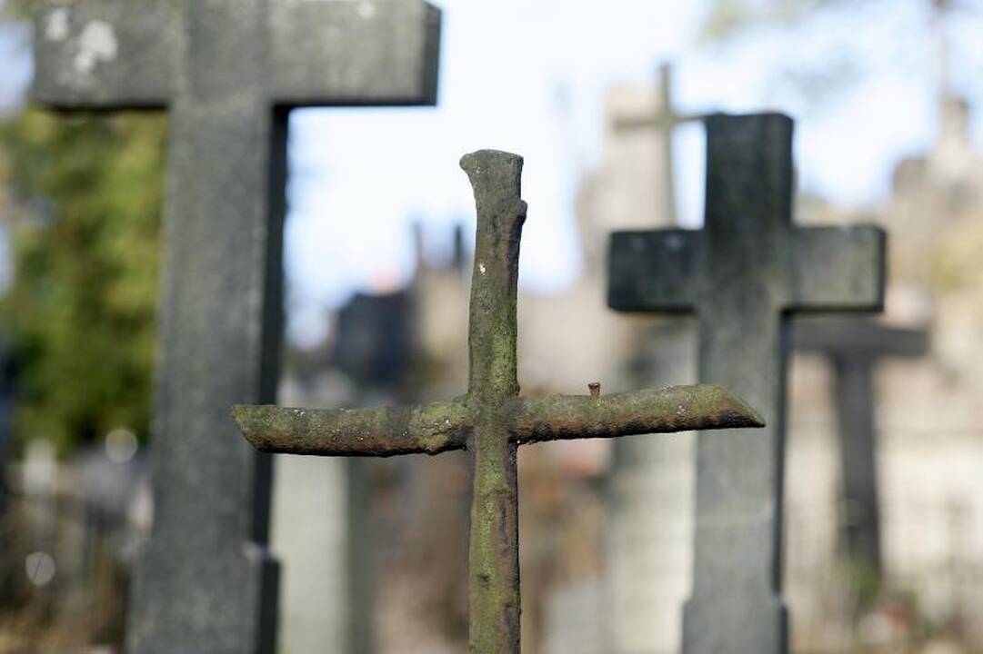 Lietuviai kapų priežiūrą užsisako rečiau 