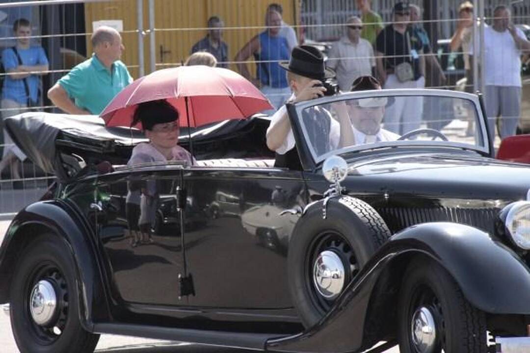 Senovinių mašinų varžybose laimėjo visi, kurie užsikūrė